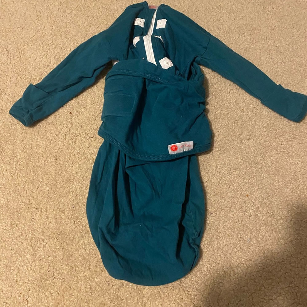 Embe swaddle